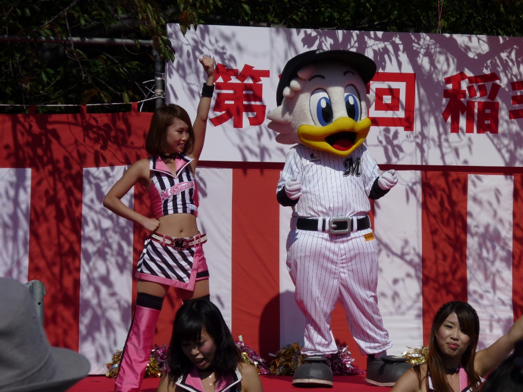 後ろのマーくんの動きが